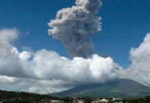Masobra 2,000 ka mga residente sa danger zone sa Albay, ginpa-evacuate kasunod sang paglupok sang Bulkan Mayon