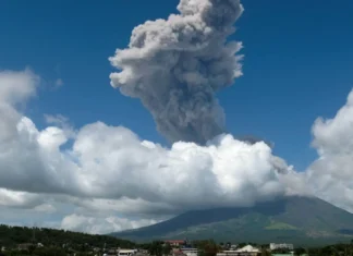 Masobra 2,000 ka mga residente sa danger zone sa Albay, ginpa-evacuate kasunod sang paglupok sang Bulkan Mayon