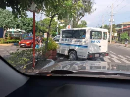 Patrol car sang Iloilo City Police Office-WCPD, nakuhaan litrato nga nagliko sa pedestrian lane sa General Luna Avenue