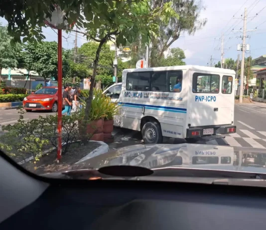 Patrol car sang Iloilo City Police Office-WCPD, nakuhaan litrato nga nagliko sa pedestrian lane sa General Luna Avenue
