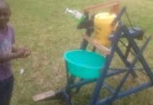 Unga nga eaeaki sa Kenya, naka-imbento it makina para sa paghugas it alima