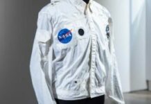 Jacket nga ginsuksok it astronaut nga si Buzz Aldrin nabaligya it kapin sa $2.7-M