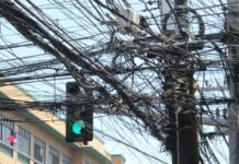 Sangka resolusyon angot sa mga telecommunication ag cable company nga nagabaeanggangat ro wirings sa poste it kuryente, ginaduso