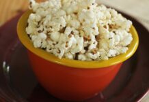 Eaeaki sa U.S. ginkaon ro 21 kilos nga popcorn sa sueod it waeong minuto!