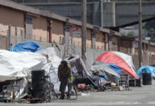 Homeless sa California, ginakabaeak-an ro andang ikaayong eawas bangud sa tuman nga kainit it panyempo