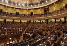 Spanish Government, aprubado eon ro laye nga magata-o it 100 euro nga bulig sa mga ina nga may onga it hasta sa tatlong dag-on