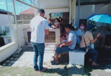 Pilang ka mga indibidwal sa Kalibo Medalla Milagrosa Cemetery, nataaeopangdan nagasolicit sa mga nagabisita sa nasambit nga sementeryo