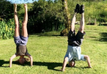 82 anyos nga lolo halin sa Canada pinakamagueang sa bilog nga kalibutan nga naka-obra it headstand