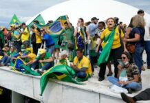 Brazilian Football Confederation ginkondena ro paggamit it mga protesters it andang football jersey