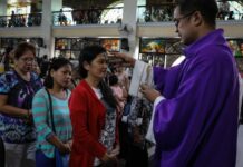 Simbahang Katolika, gin-engganyo ro tanan nga mag-adto sa simbahan makaron nga adlaw para sa Ash Wednesday