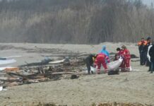 Death toll sa bangka nga bumangga sa mga bato sa baybayon it Italy, sumaka eon sa 64