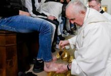 Pope Francis ginhugasan ro siki it mga 10 pamatan-ong may kaso