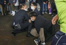 Sangka “smoke bomb”blast, nag-eontad samtang nagapangampanya si Japanese Prime Minister Fumio Kishida