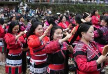 Kababayin-an sa China nga may mahabang buhok, nagsudlay it dueueungan para sa Guinness World Records!