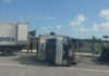 Delivery truck nga may kargang frozen products, natumba sa Diversion road nga sakop it Carugdog, Lezo
