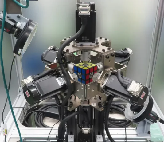Mga estudyante sa New Zealand, nakahimo it robot nga sarang magsolbar it rubik’s cube nga uwa pa it napueong segundo