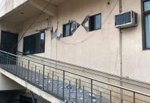 BFP Makilala nagpatigayon sang delikado nga salvaging procedure sa Municipal Hall agud masalbar ang mga dokumento makaligad ang linog