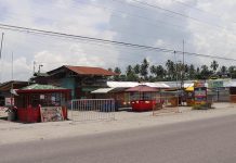 Mga fish vendors , nga nagapalusot ang mga gintinda nga isda pakadto sa satellite market sa Surallah, South Cotabato sa tunga sang Covid-19, gindakop sang mga mga otoridad.