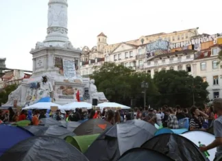 55 aktibista, arestado sa pagbuwag ng mga protest camp sa Portugal