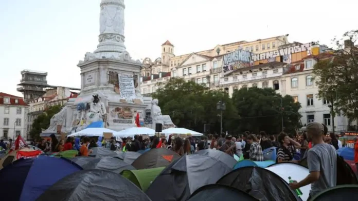 55-aktibista-arestado-pagbuwag-protest-camp-portugal