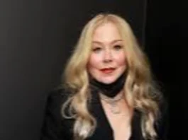 Christina Applegate, ginbawi ang nauna nga diagnosis sang multiple sclerosis