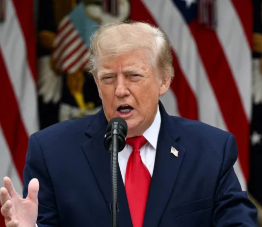 Trump, temporaryo nga ginpauntat ang pila ka sanctions batok sa Russia agud mapadayon ang negosasyon sa Ukraine