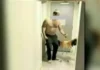 Maysa a Canadian tourist, nangitugot ti flamingo iti uneg ti hotel room na