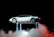 Tesla, inpakitana ti kaunaan a kotse a kabaelanna ti tumayab