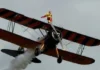 Agtawen ti 99 a babai, nagbalin a kataengan a wing walker iti lubong