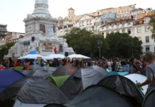 Portugese police, nangisayangkat ti clearing operation iti housing protest camps; 55 nga indibidual, naarestar