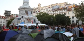 Portugese police, nangisayangkat ti clearing operation iti housing protest camps; 55 nga indibidual, naarestar