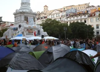 Portugese police, nangisayangkat ti clearing operation iti housing protest camps; 55 nga indibidual, naarestar