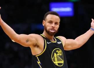 Stephen Curry, nasayaaten ti kasasaadna – Steve Kerr