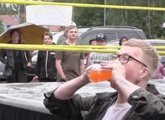 Maysa a lalaki idiay Finland, ininom na ti 16.9 ounces nga orange soda iti uneg laeng ti 3.16 seconds
