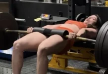 Maysa a babai iti Florida, naburak na ti world record babaen ti panangingato na ti dumbbell nga agdagsen ti 639-pounds usar ti luppo na