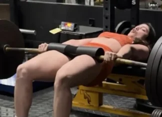 Maysa a babai iti Florida, naburak na ti world record babaen ti panangingato na ti dumbbell nga agdagsen ti 639-pounds usar ti luppo na