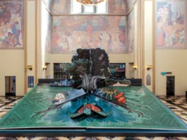 Kadakkelan a pop-up book iti lubong, nai-display iti Los Angeles library