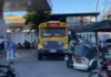Maysa a jeepney driver iti Laoag-Burgos, inreklamona ti maysa modernized jeepney a naiparada iti asideg ti likoan iti pase ti Illanes Street ditoy suidad ti Laoag