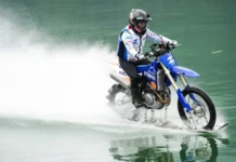 Modified motorcycle, tinaray na ti 25 a milya iti rabaw ti danom idiay China