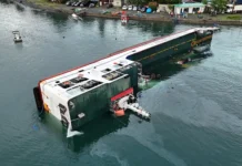 Safety cert ti nagbaliktad a barko iti Quezon, sinuspenso ti MARINA; oil spill containment booms, inkabil – PCG