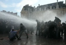 French President Emmanuel Macron, nagpanawagan nga agbalin a kalmado iti baet ti nadamsak a tignay protest idiay Paris