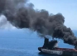 Supertanker, bimtak iti Strait of Hormuz kalpasan a timmama iti naval mine