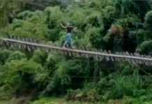 2 sa 7 katao, nahulog matapos bumigay ang tinatawirang hanging bridge sa La Union