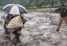 Layus ken landslide idiay Gilgit-Baltistan, Pakistan, nakatayan ti tallo ken dinosena a na-stranded