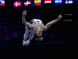 Carlos Yulo, nakastreken iti floor exercise ken vault finals ti 54th Artistic Gymnastics World Championships