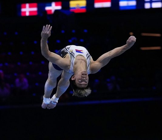 Carlos Yulo, nakastreken iti floor exercise ken vault finals ti 54th Artistic Gymnastics World Championships
