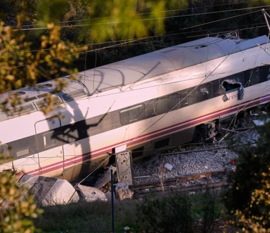 Agarup 64 a tattao, natay kalpasan a nagdinnungpar ti dua nga high-speed train idiay Spain