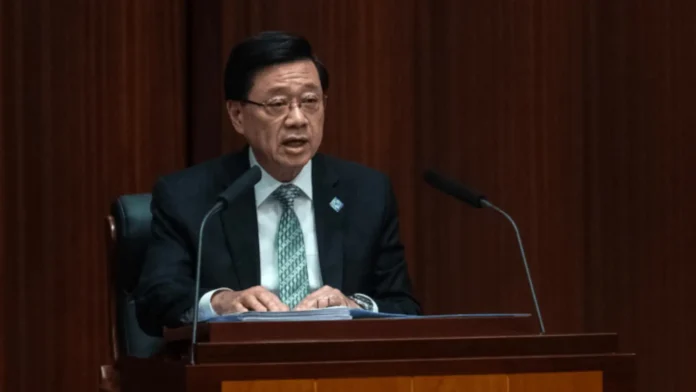hong-kong-chief-executive-john-lee-kumiddaw-iti-pammakawan-kadagiti-biktima-ti-nakaam-ames-nga-uram-idiay-tai-po