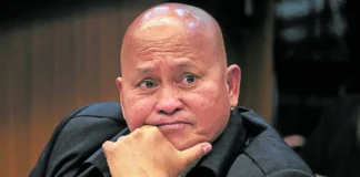 Kinuwestiyon ti kampo ni Senador Ronald “Bato” dela Rosa ti legalidad ti ₱50-milion a gunggona ti gobierno para iti impormasion a mangiturong iti pannakaaresto ti senador.