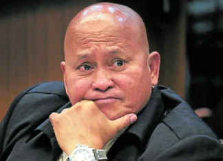 Kinuwestiyon ti kampo ni Senador Ronald “Bato” dela Rosa ti legalidad ti ₱50-milion a gunggona ti gobierno para iti impormasion a mangiturong iti pannakaaresto ti senador.